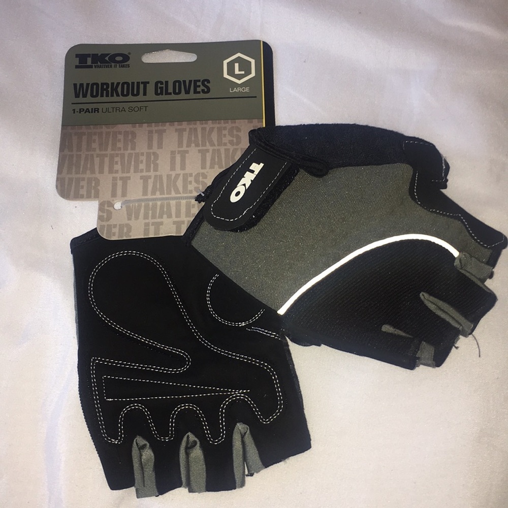 NEW‼️ TKO Workout Gloves✨